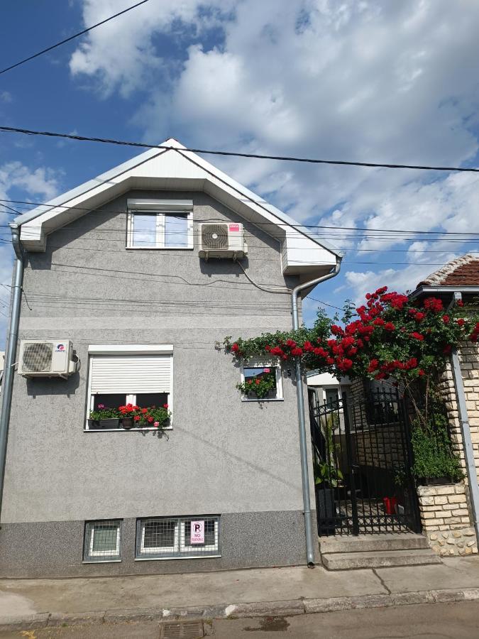 Fortress Apartments Ni Екстериор снимка